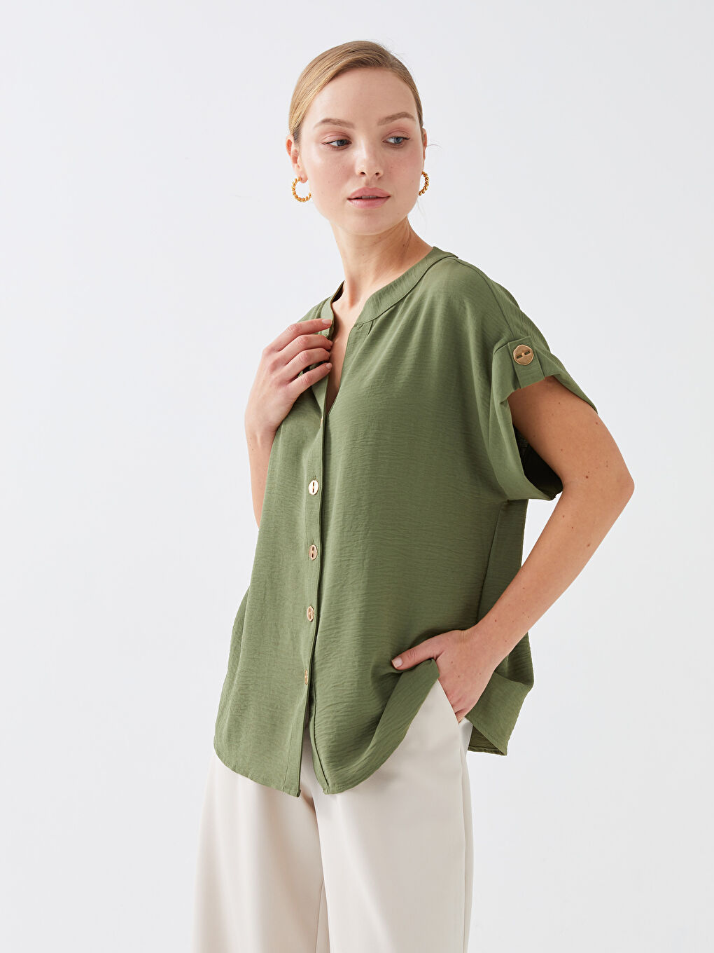 LCWAIKIKI Classic Henley-Ausschnitt Kurzarm Aerobin Damenhemd -S3AN50Z8-SYJ