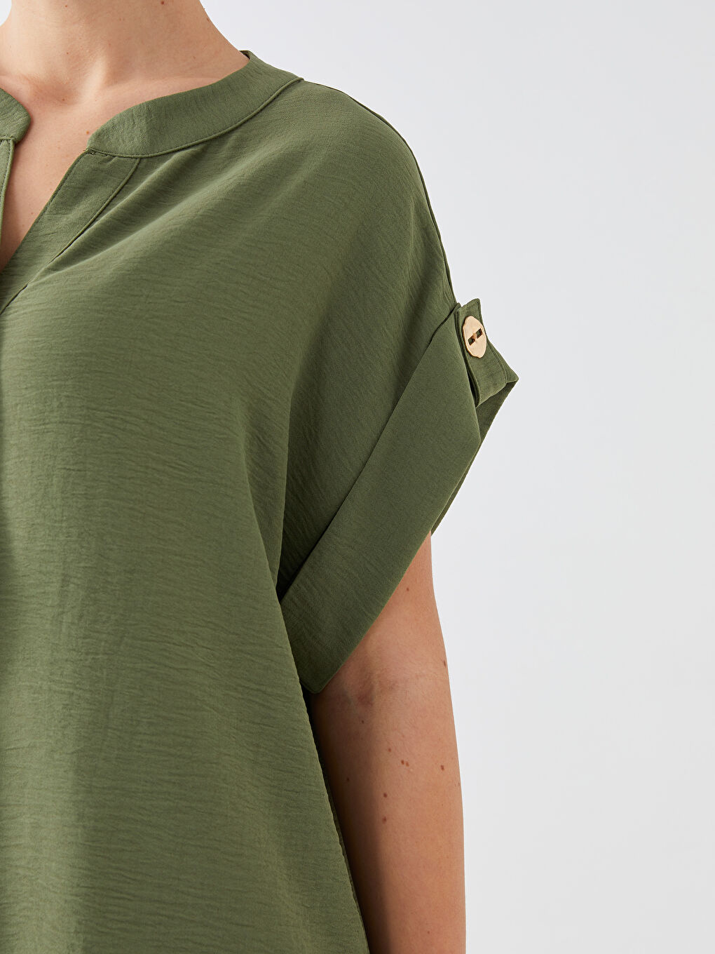 LCWAIKIKI Classic Henley-Ausschnitt Kurzarm Aerobin Damenhemd -S3AN50Z8-SYJ