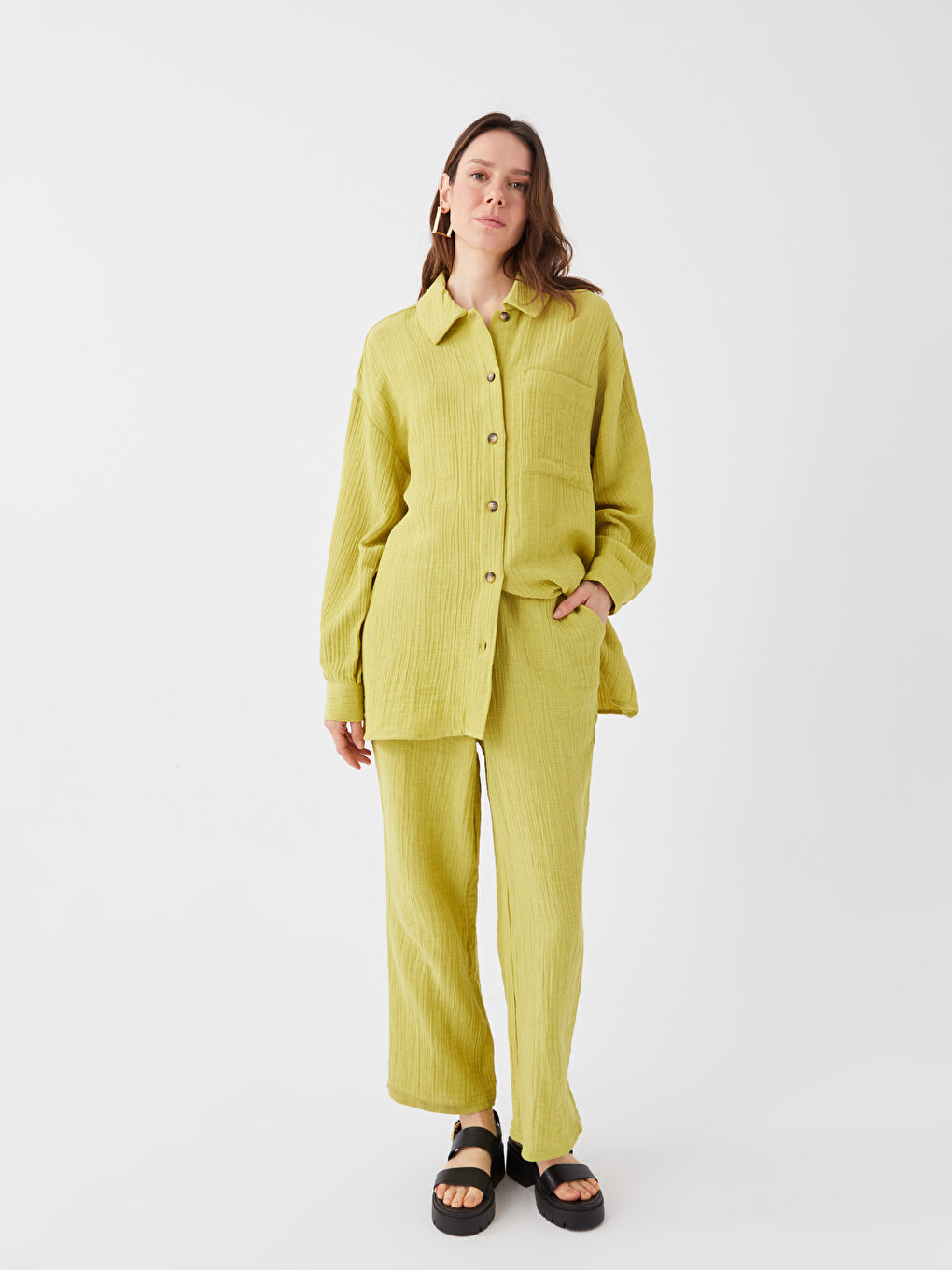 Yeşil Beli Lastikli Düz Müslin Kadın Pantolon