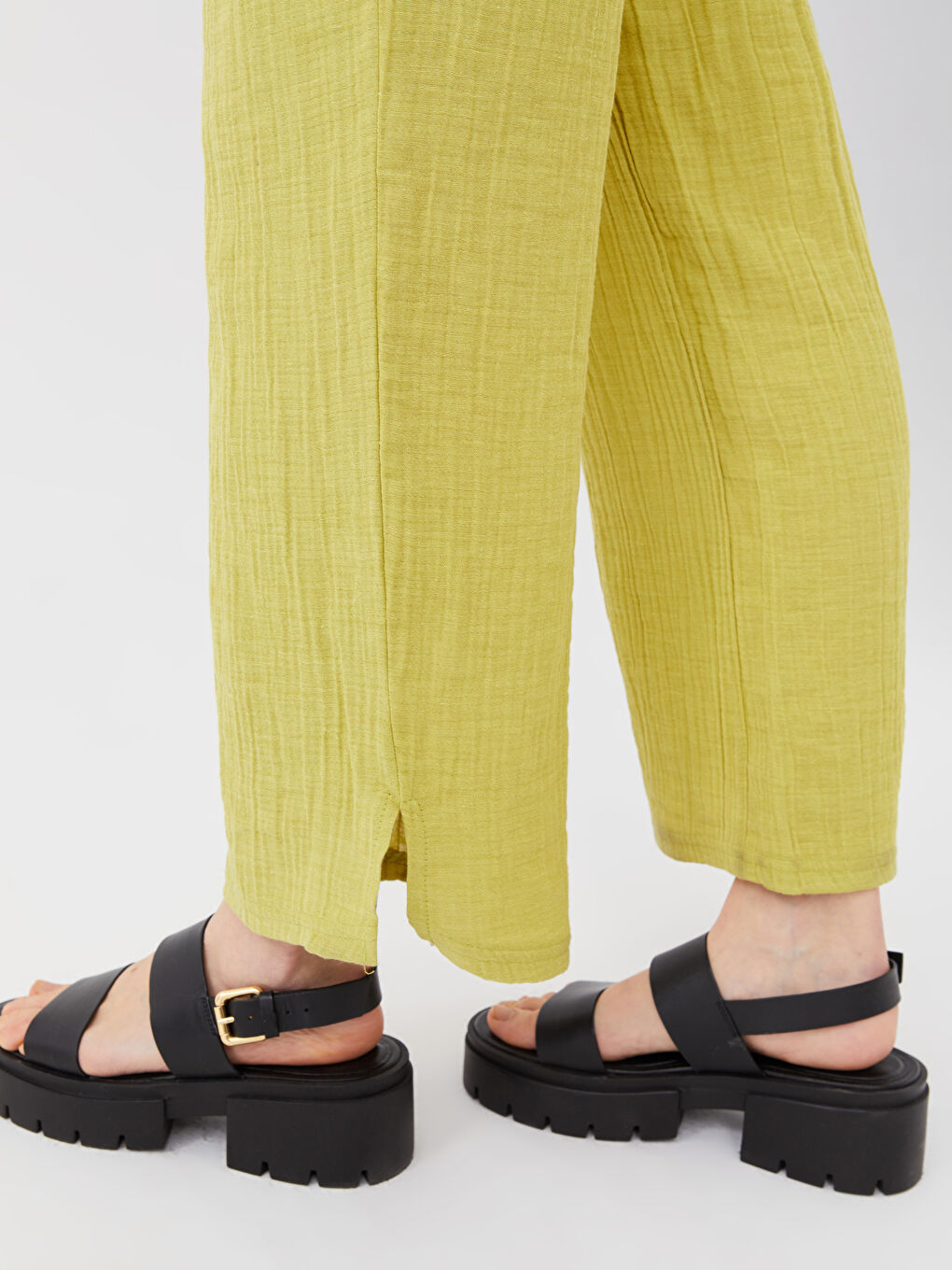 Yeşil Beli Lastikli Düz Müslin Kadın Pantolon-6