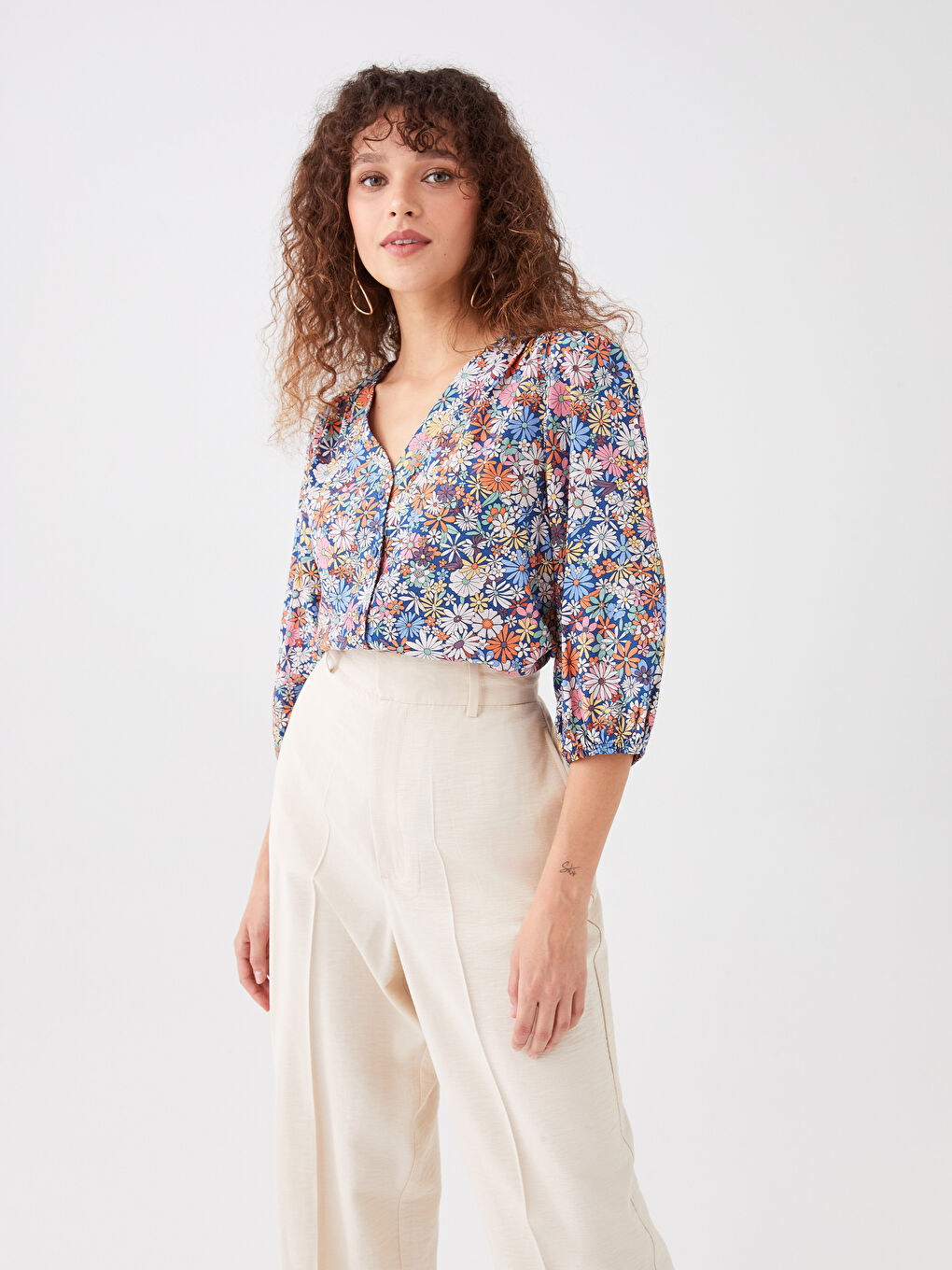 Bluză pentru Femei cu Model și Decolteu în V-1