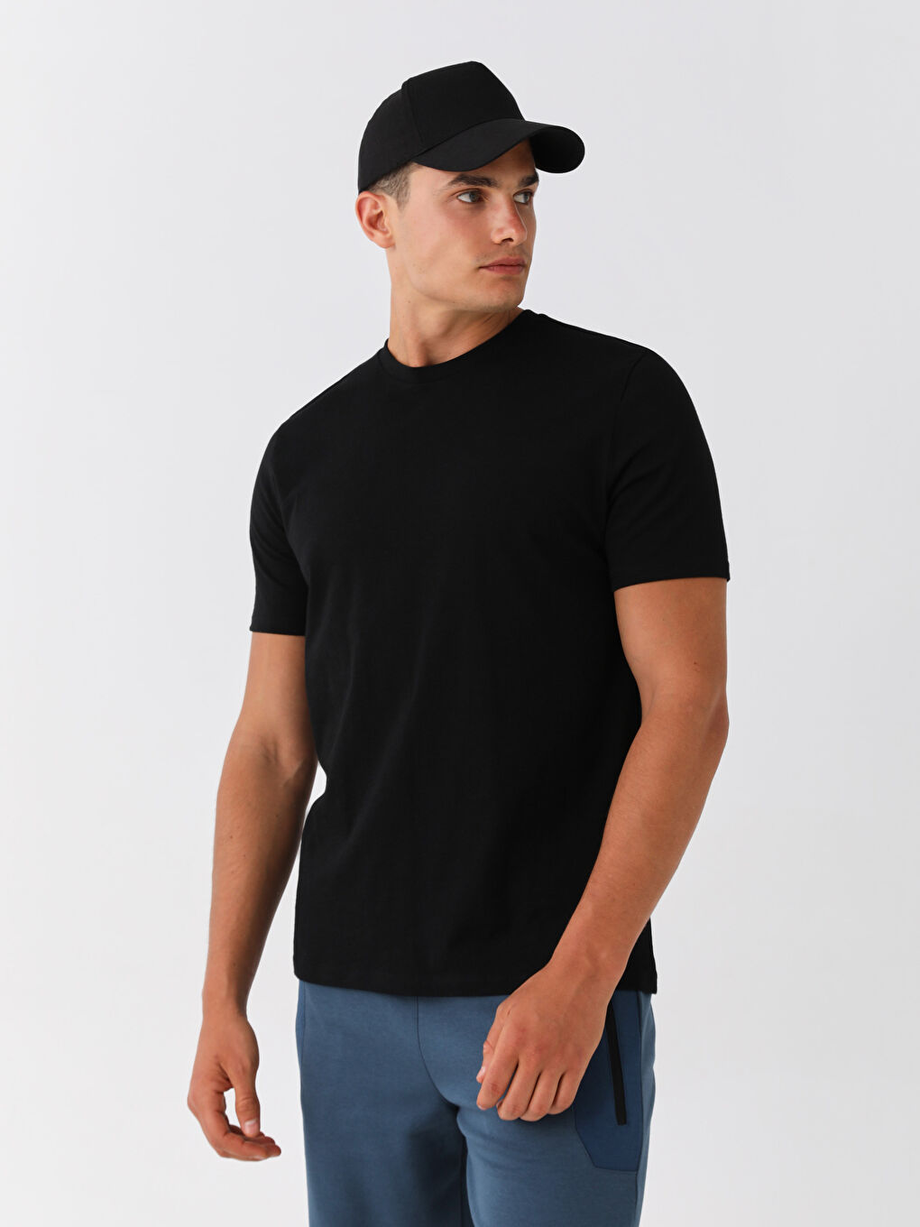 Siyah Bisiklet Yaka Kısa Kollu Erkek Tişört-1