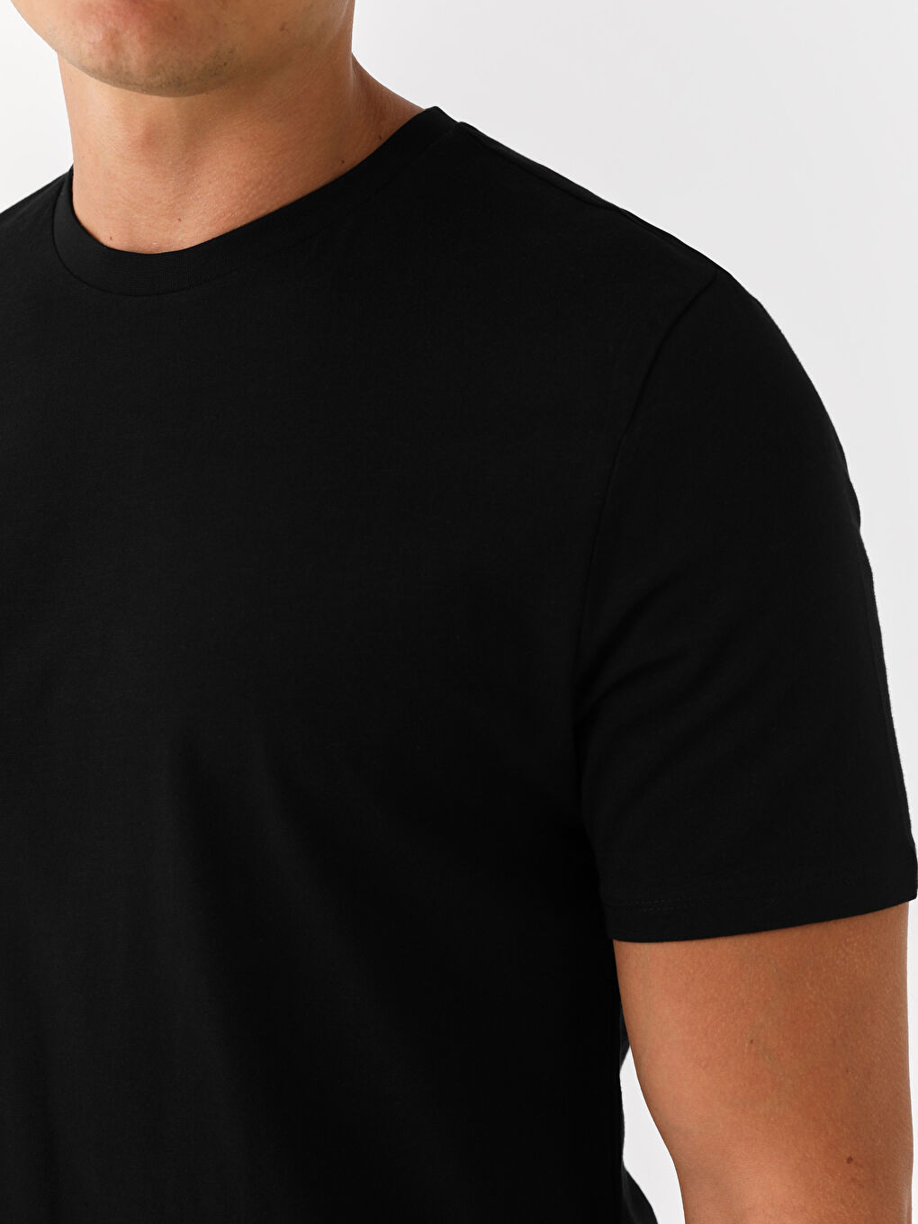 Siyah Bisiklet Yaka Kısa Kollu Erkek Tişört-3