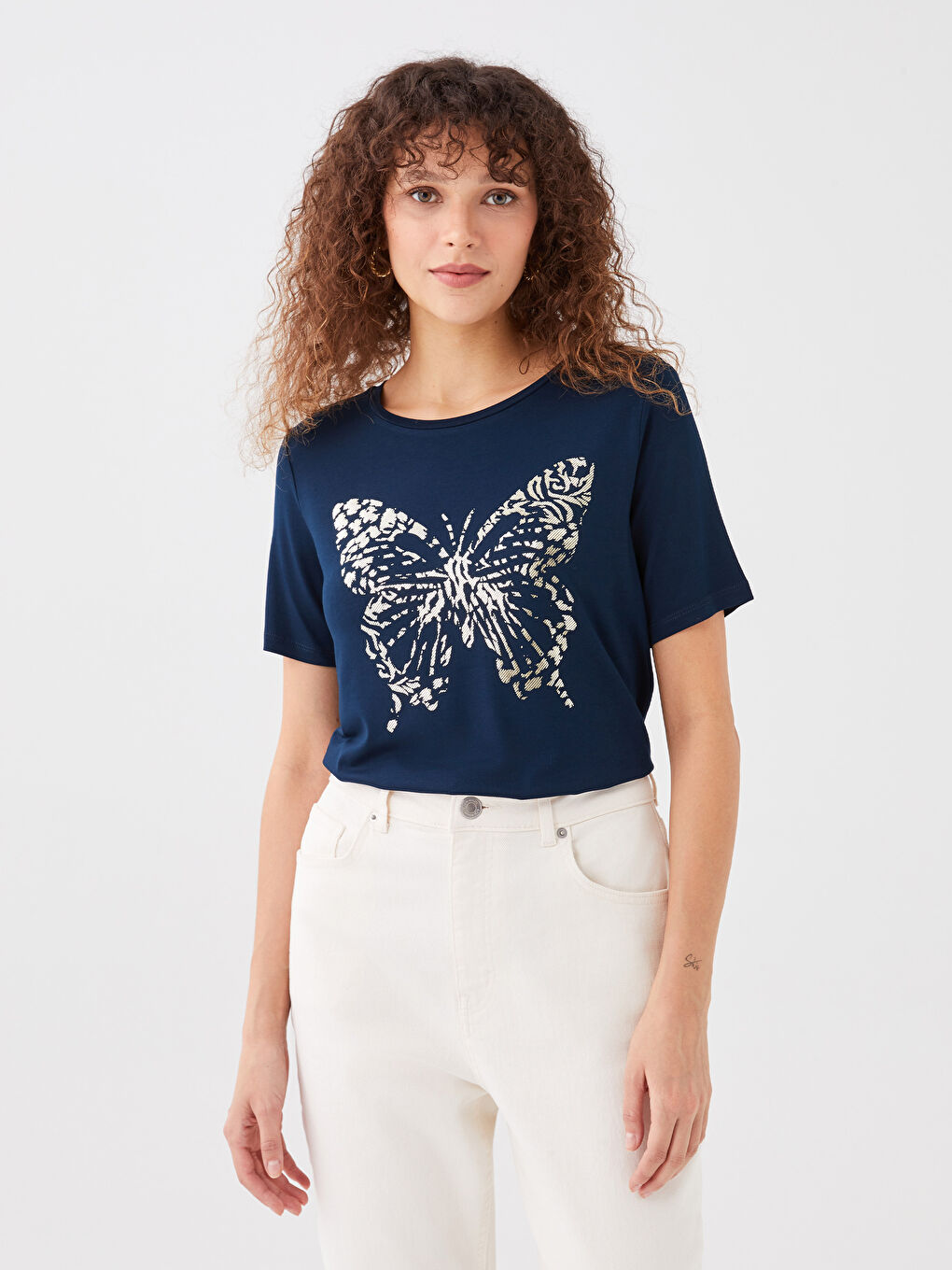 تيشيرت نسائي بأكمام قصيرة وياقة دائرية مطبوع-1