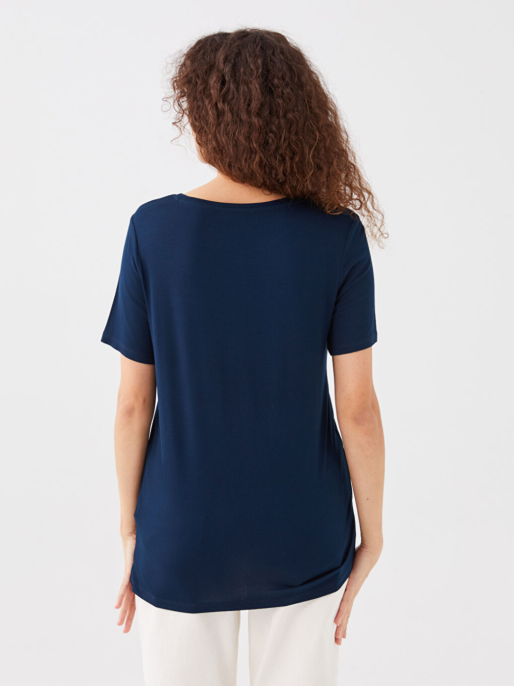 تيشيرت نسائي بأكمام قصيرة وياقة دائرية مطبوع-4