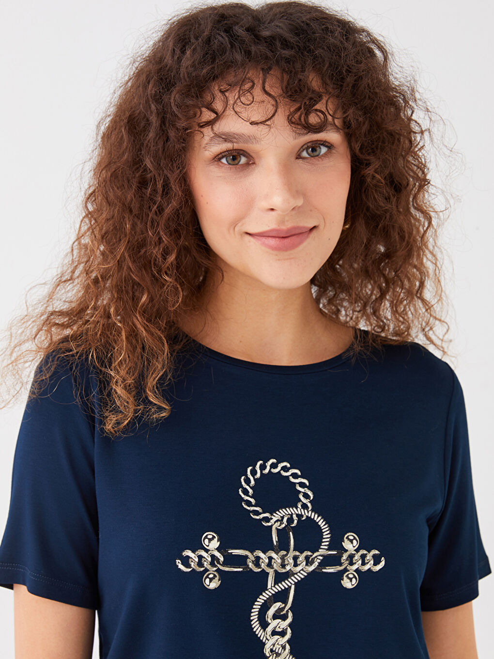 تيشيرت نسائي بأكمام قصيرة وياقة دائرية مطبوع-1