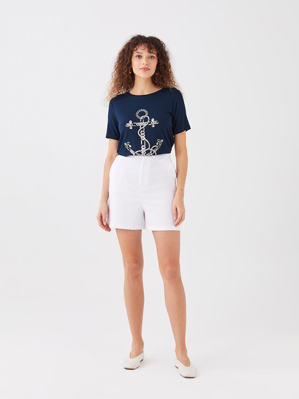 تيشيرت نسائي بأكمام قصيرة وياقة دائرية مطبوع-2