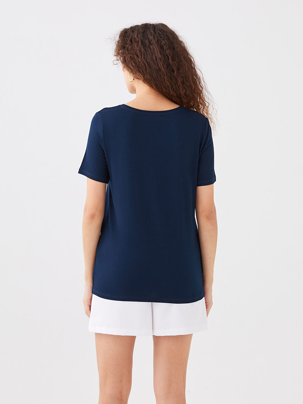 تيشيرت نسائي بأكمام قصيرة وياقة دائرية مطبوع-4