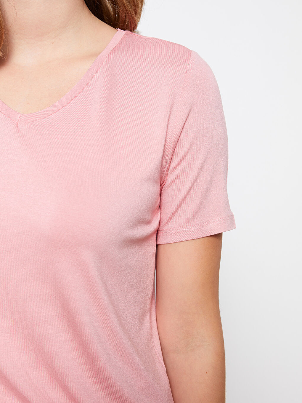 Pembe V Yaka Düz Kısa Kollu Kadın Tişört-2