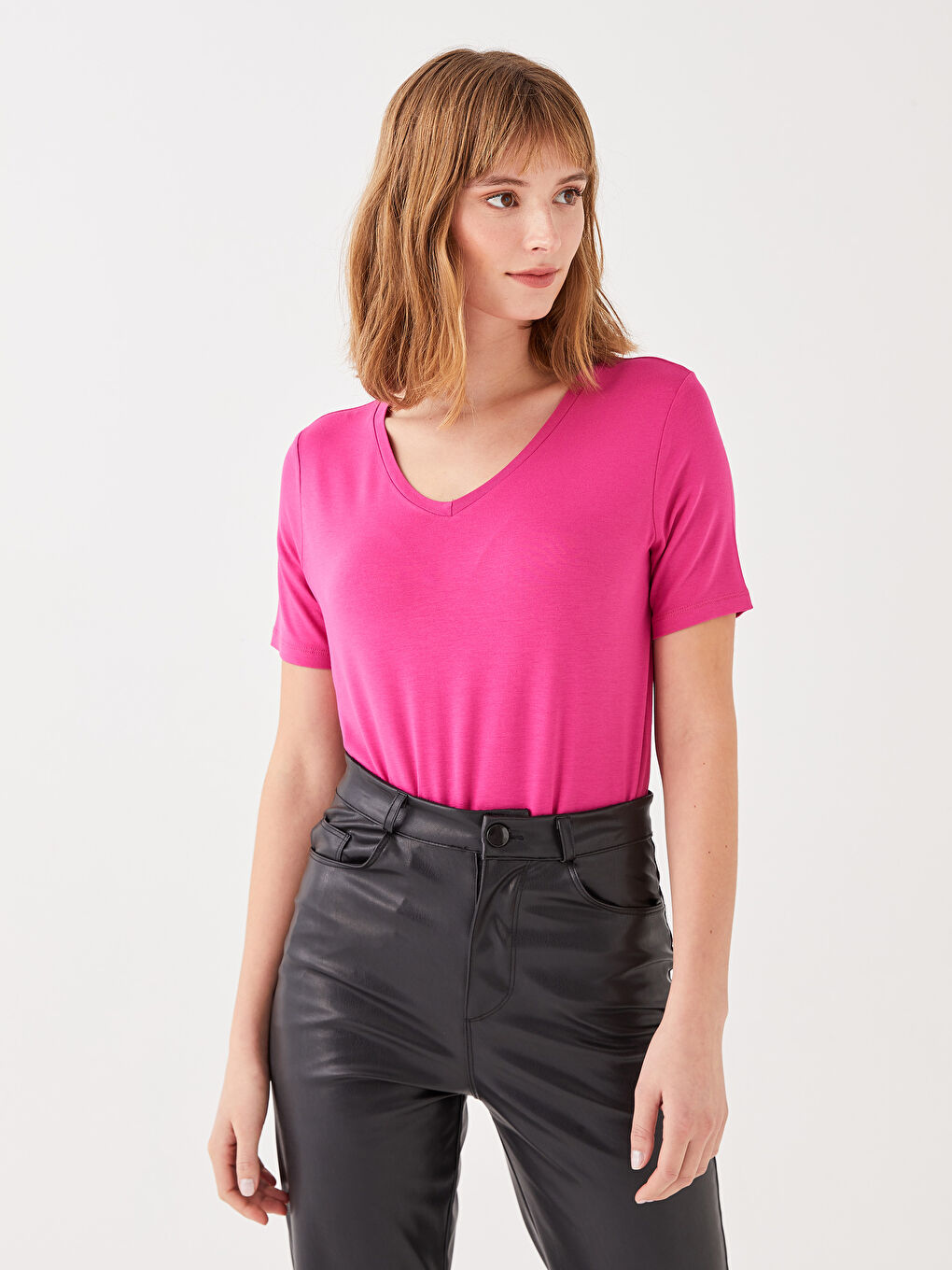 تيشيرت نسائي بياقة على شكل حرف V سادة بأكمام قصيرة