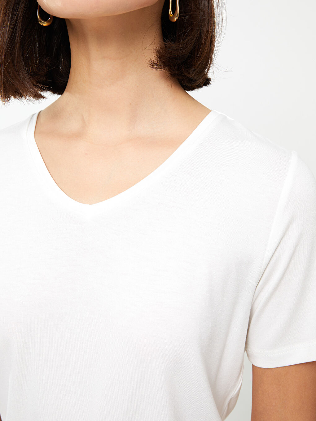 Beyaz V Yaka Düz Kısa Kollu Kadın Tişört-3
