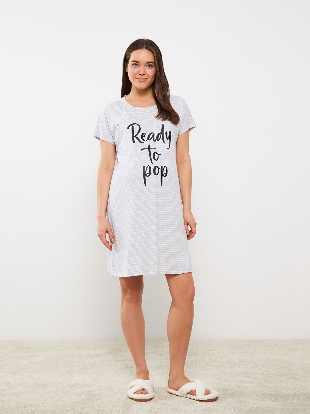 قميص نوم حوامل بياقة دائرية مخطط كم قصير-1