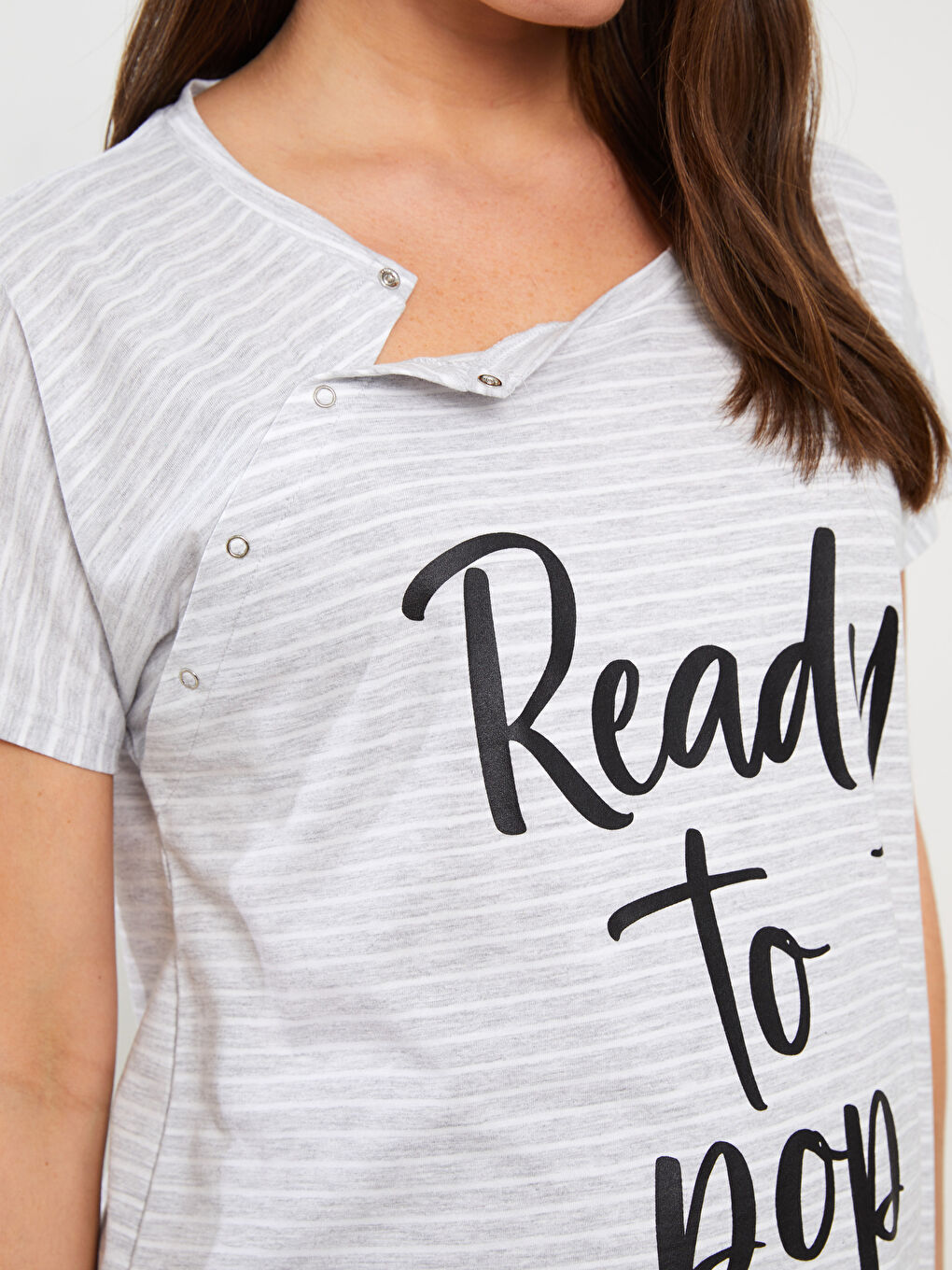 قميص نوم حوامل بياقة دائرية مخطط كم قصير-2