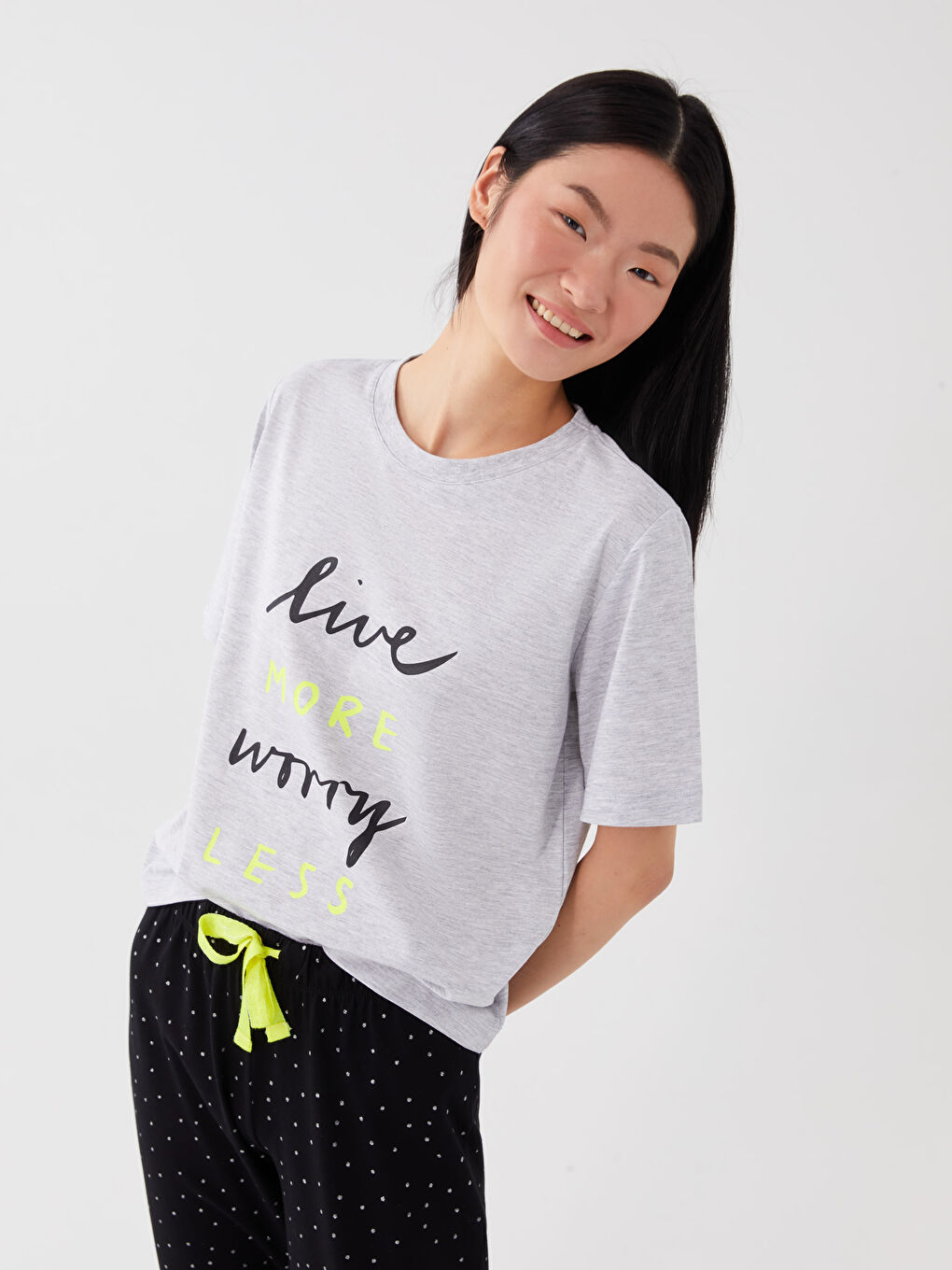 Siyah Bisiklet Yaka Baskılı Kısa Kollu Kadın Pijama Takımı