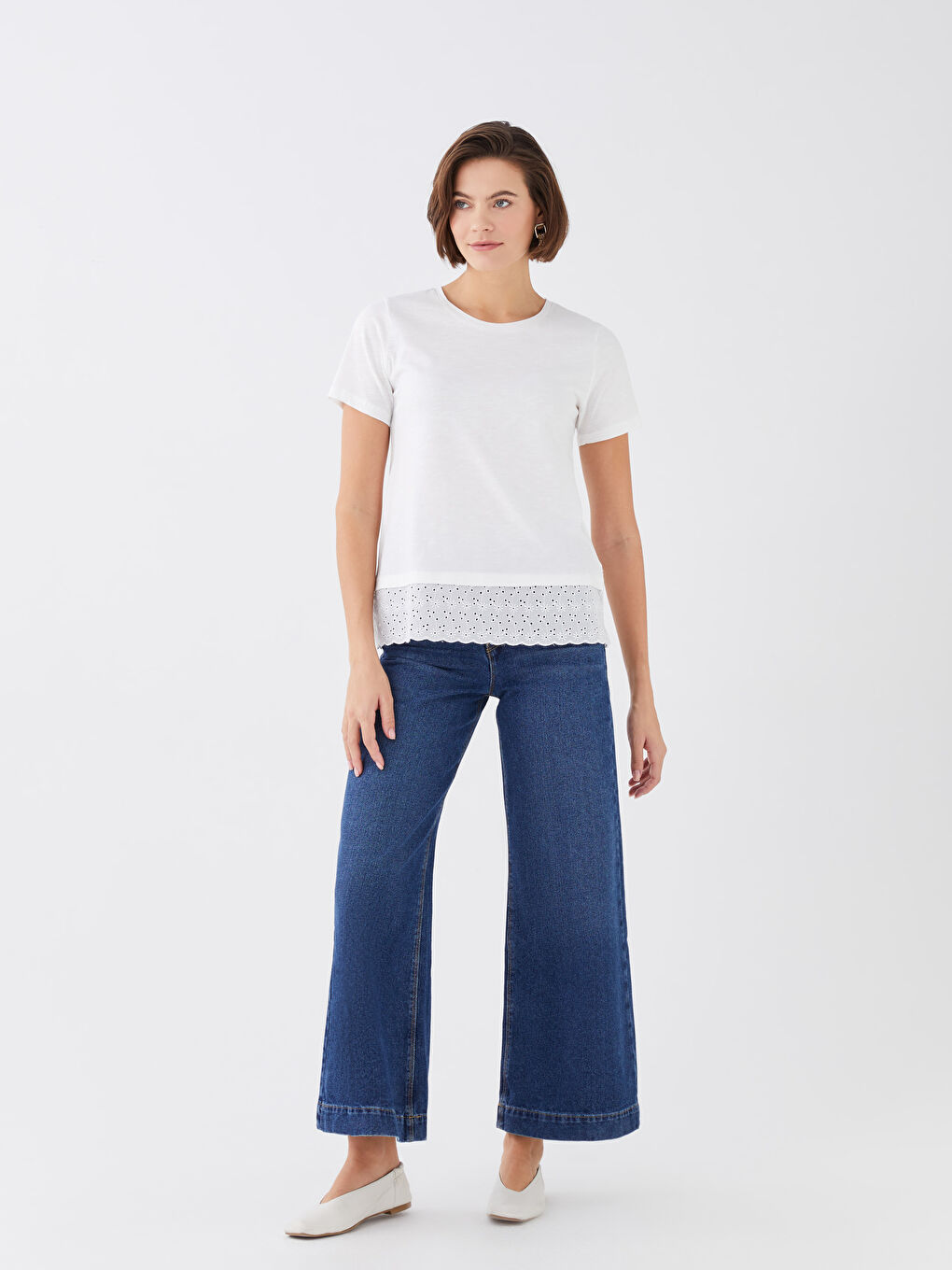 Ekru Bisiklet Yaka Nakışlı Kısa Kollu Kadın Tişört-1