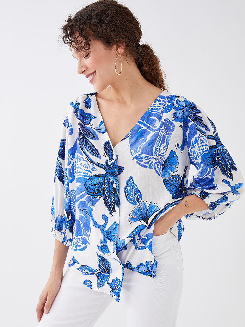 Mavi V Yaka Desenli Kadın Bluz-1