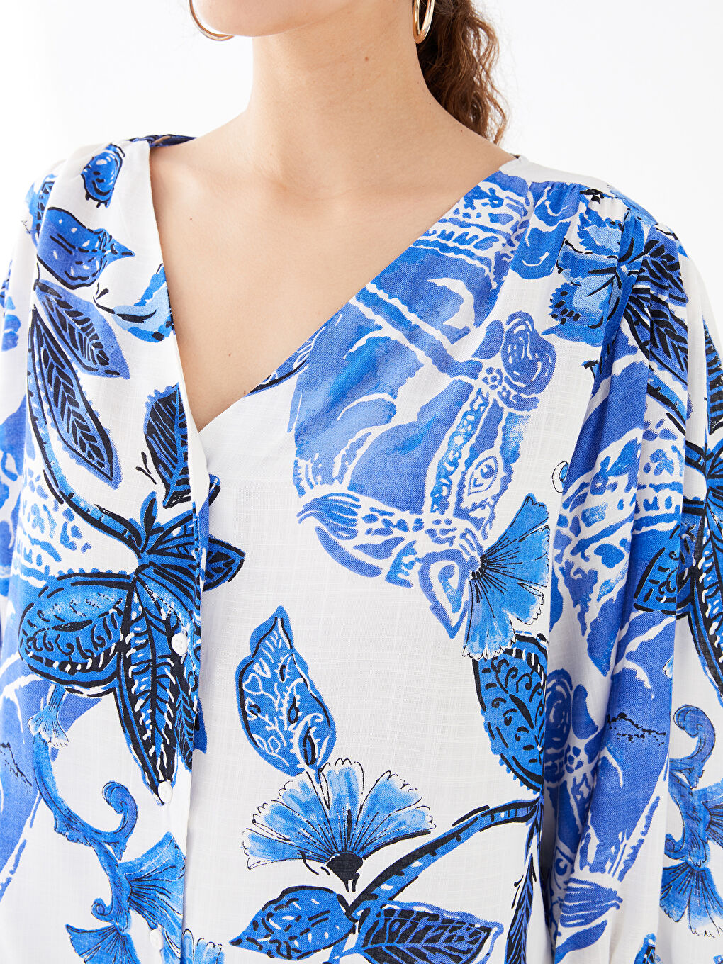 Mavi V Yaka Desenli Kadın Bluz-4