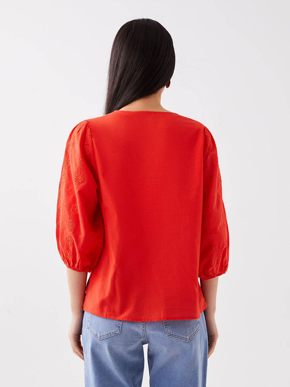 Kırmızı V Yaka Kendinden Desenli Brode Kadın Bluz-4