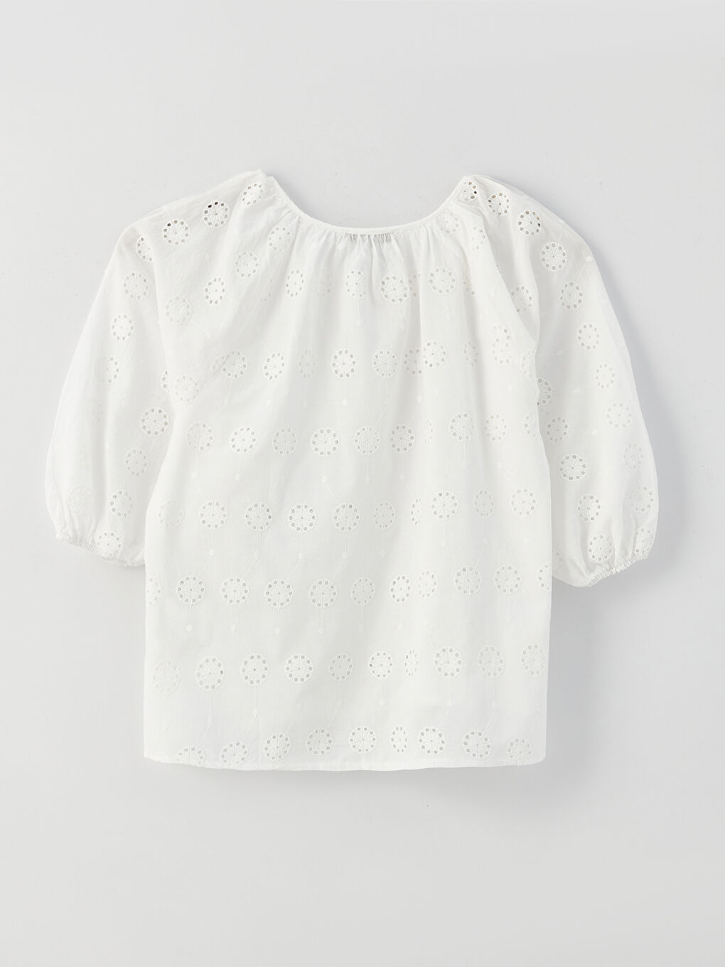 Ekru Bağlamalı Yaka Kendinden Desenli Brode Kadın Bluz-6