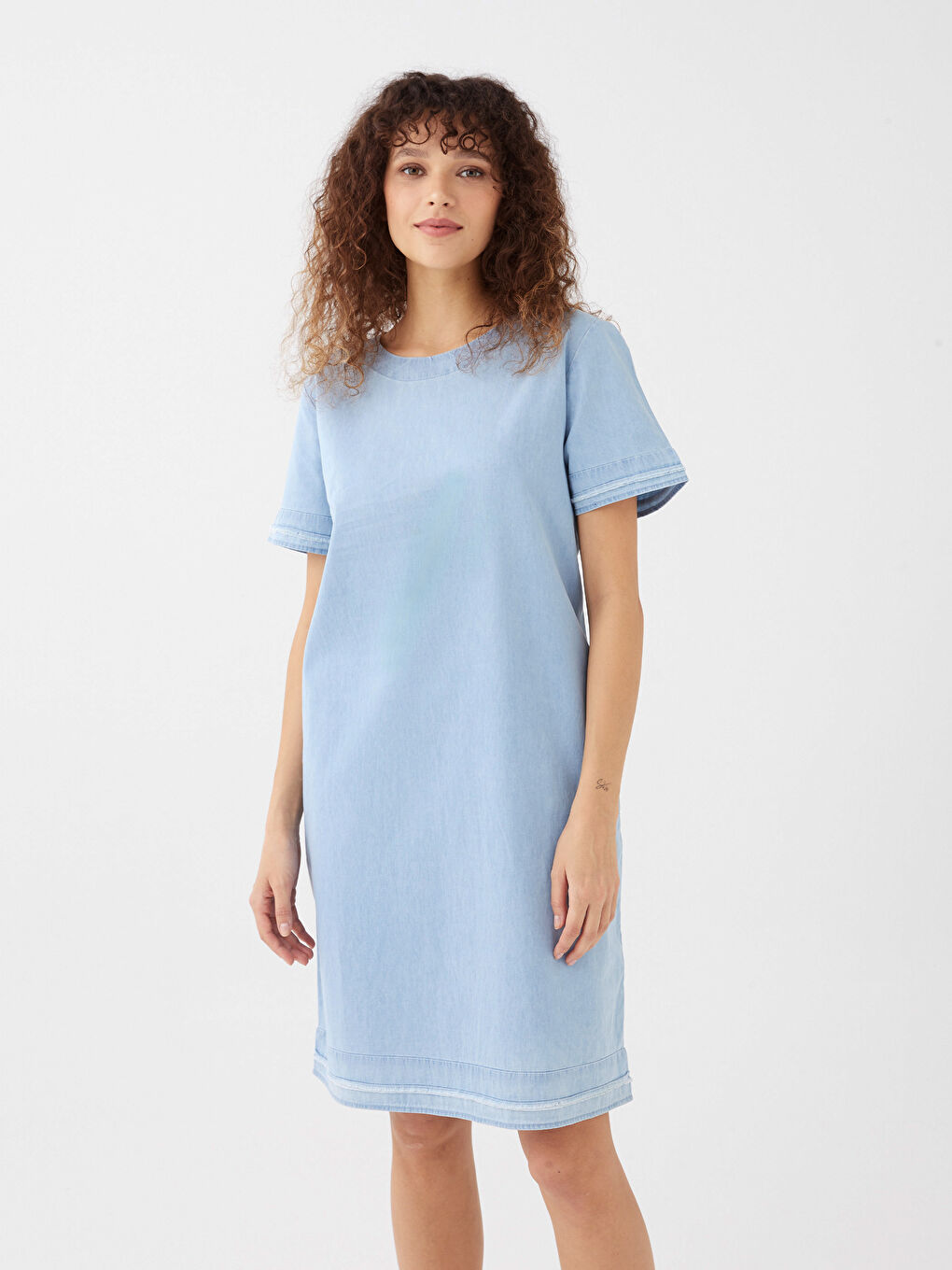 Rochie din Denim Simplă cu Mânecă Scurtă și Guler Rotund pentru Femei