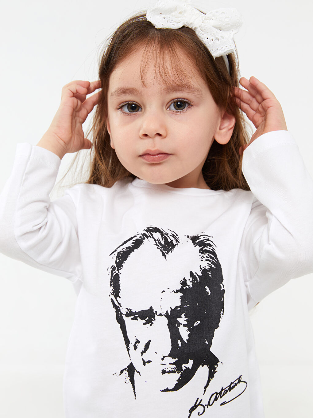Beyaz Bisiklet Yaka Uzun Kollu Atatürk Baskılı Kız Bebek Tişört