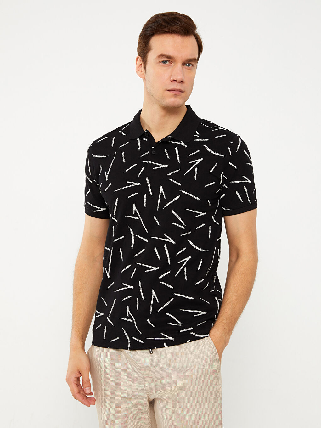 Siyah Polo Yaka Kısa Kollu Desenli Erkek Tişört-1