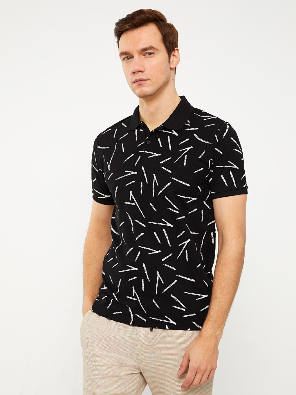 Siyah Polo Yaka Kısa Kollu Desenli Erkek Tişört-2