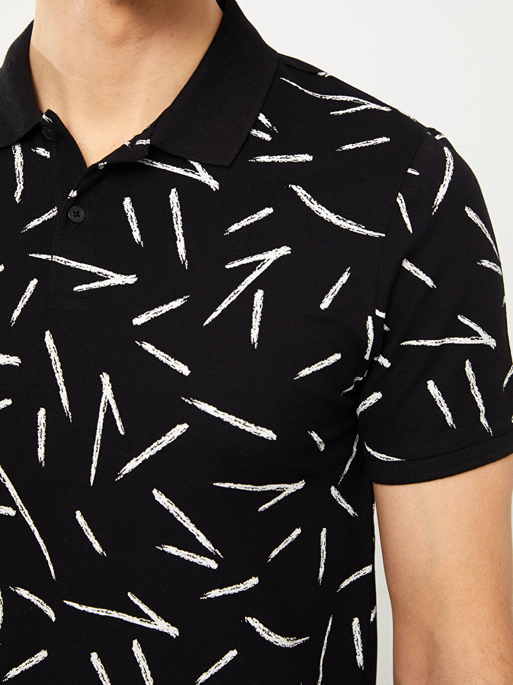 Siyah Polo Yaka Kısa Kollu Desenli Erkek Tişört-4