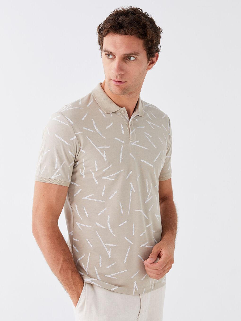 Bej Polo Yaka Kısa Kollu Desenli Erkek Tişört