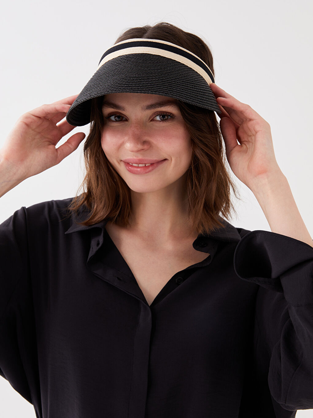 Siyah Çizgili Kadın Hasır Vizör Şapka