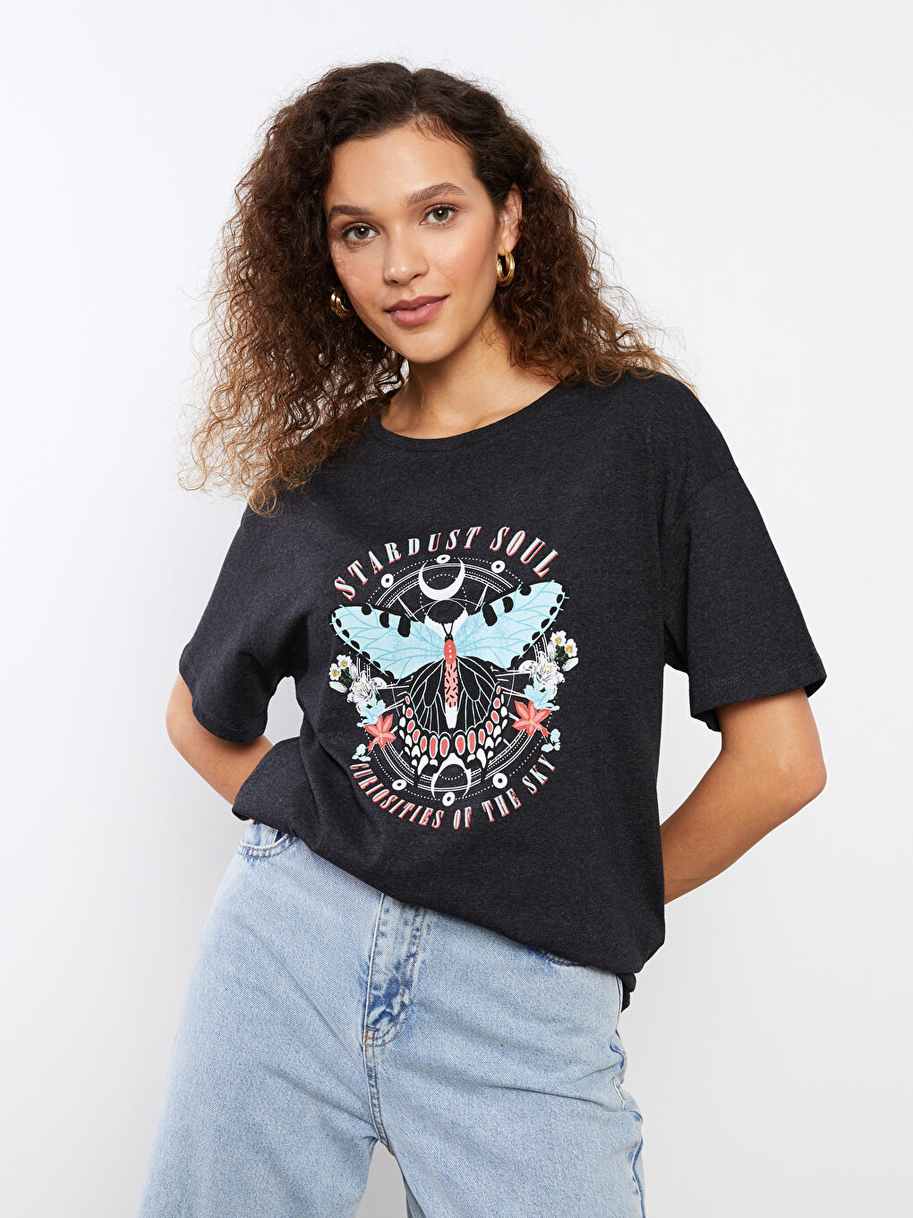 تيشيرت نسائي بأكمام قصيرة وياقة دائرية مطبوع-1