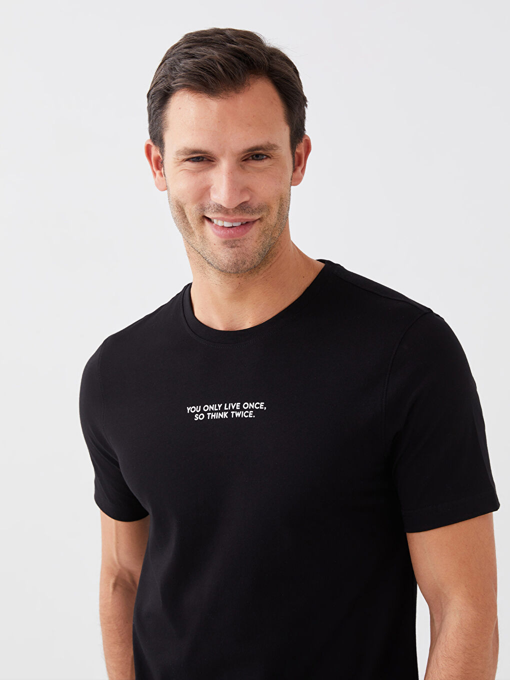 تيشيرت رجالي ياقة دائرية كم قصير مطبوع قطن ممشط-1