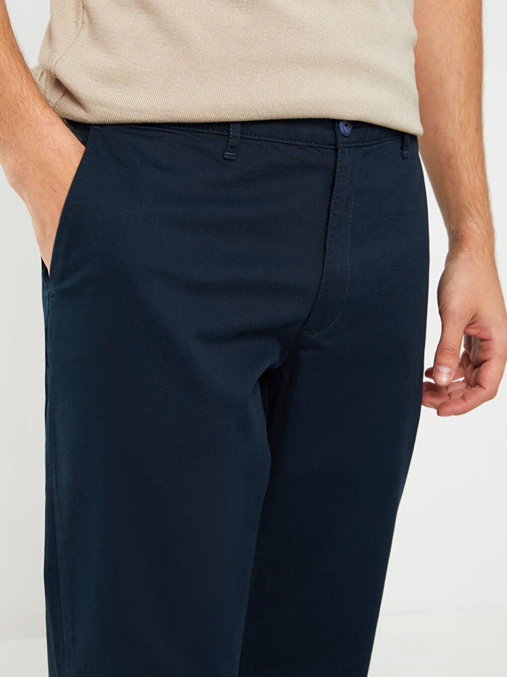 بنطلون تشينو بقماش جباردين بقصة عادية - للرجال-3