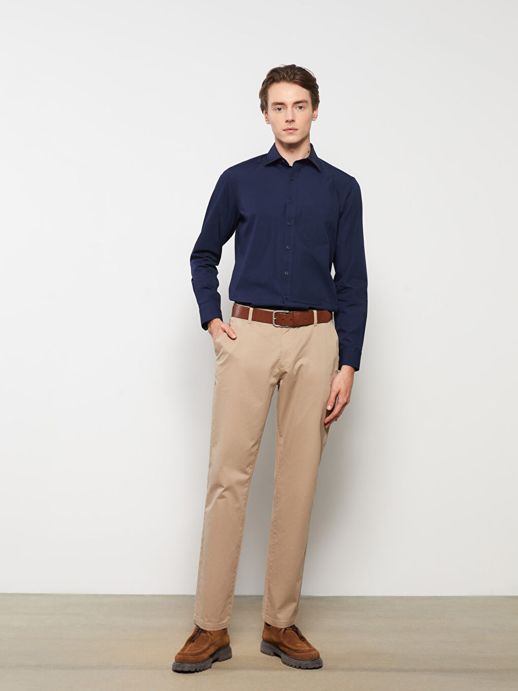 بنطلون تشينو بقماش جباردين بقصة عادية - للرجال-1