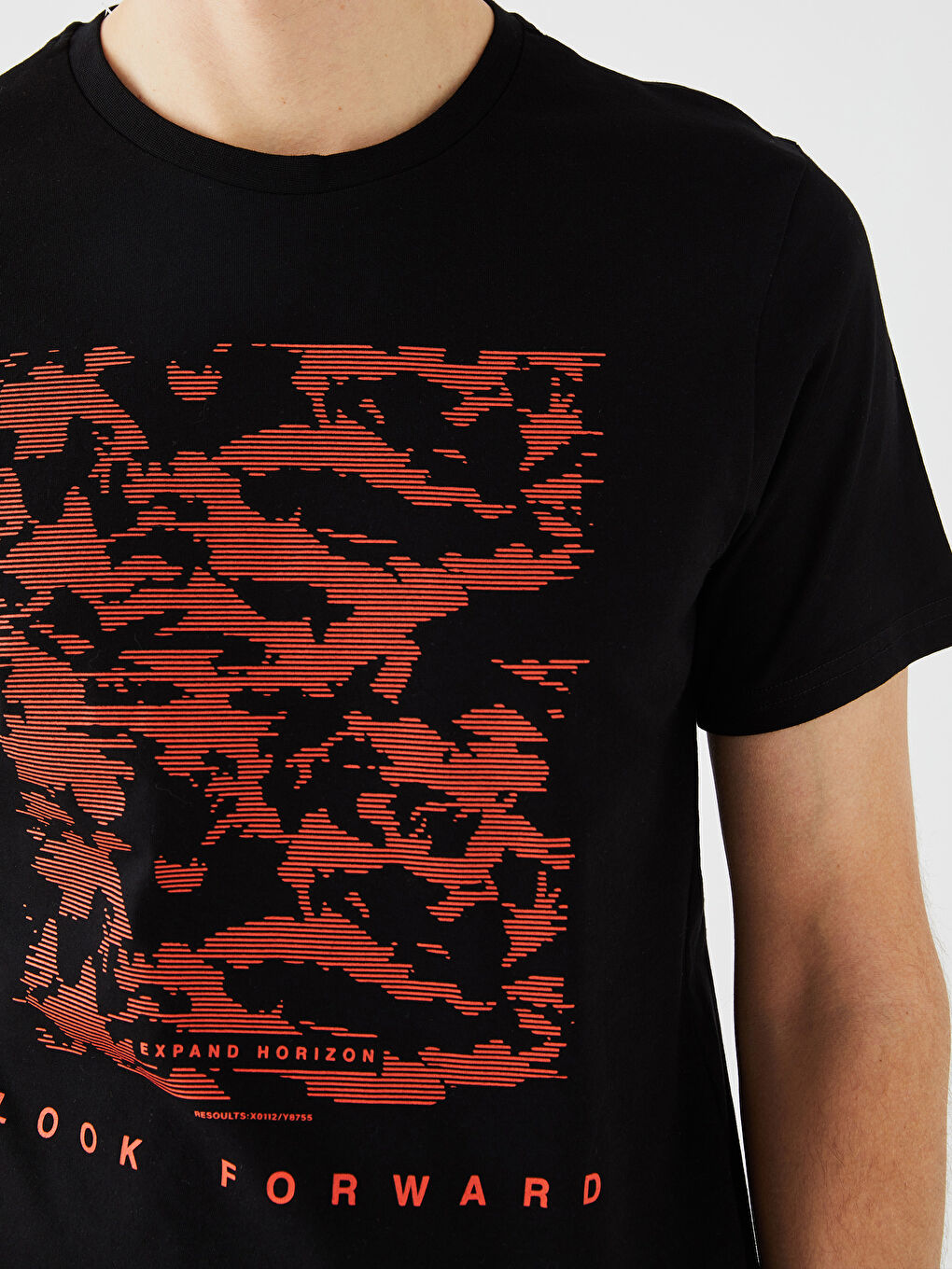 تي شيرت رجالي مطبوع بكم قصير وكول مدور-3