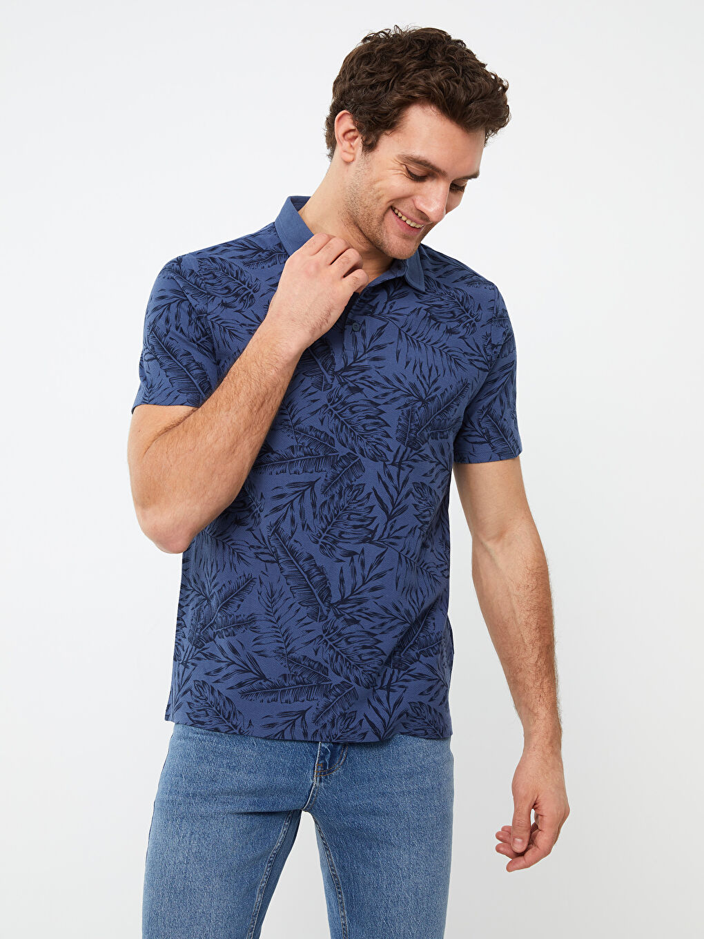 პოლო საყელო მოკლე სახელო ნიმუშიანი მამაკაცის მაისური-1