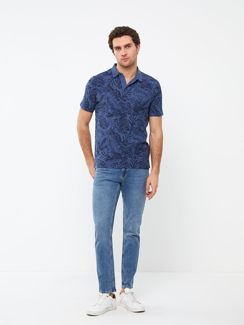 პოლო საყელო მოკლე სახელო ნიმუშიანი მამაკაცის მაისური-2