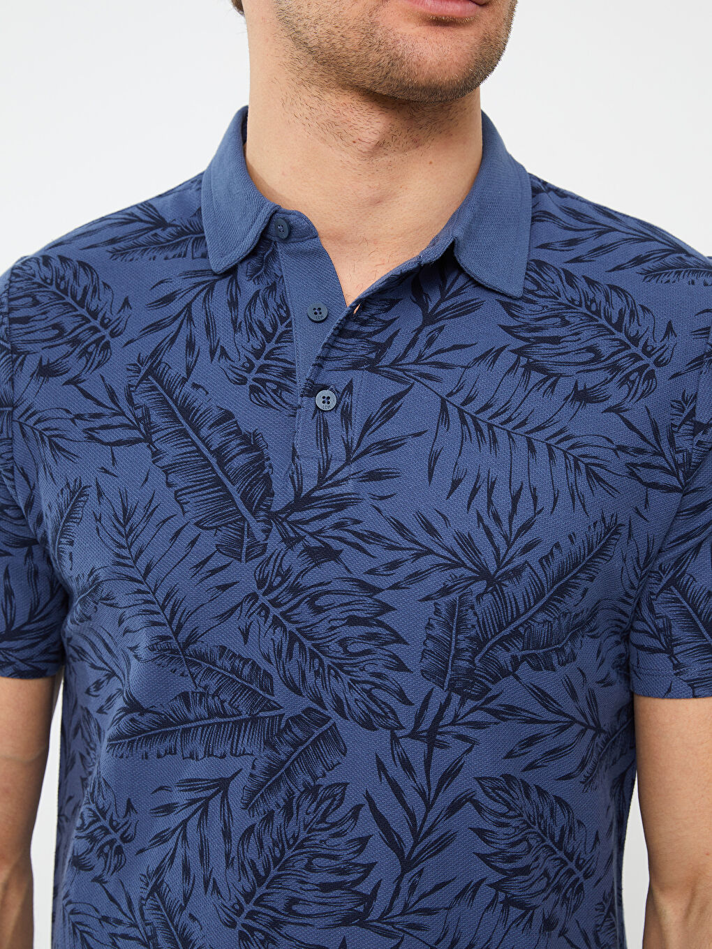 პოლო საყელო მოკლე სახელო ნიმუშიანი მამაკაცის მაისური-3