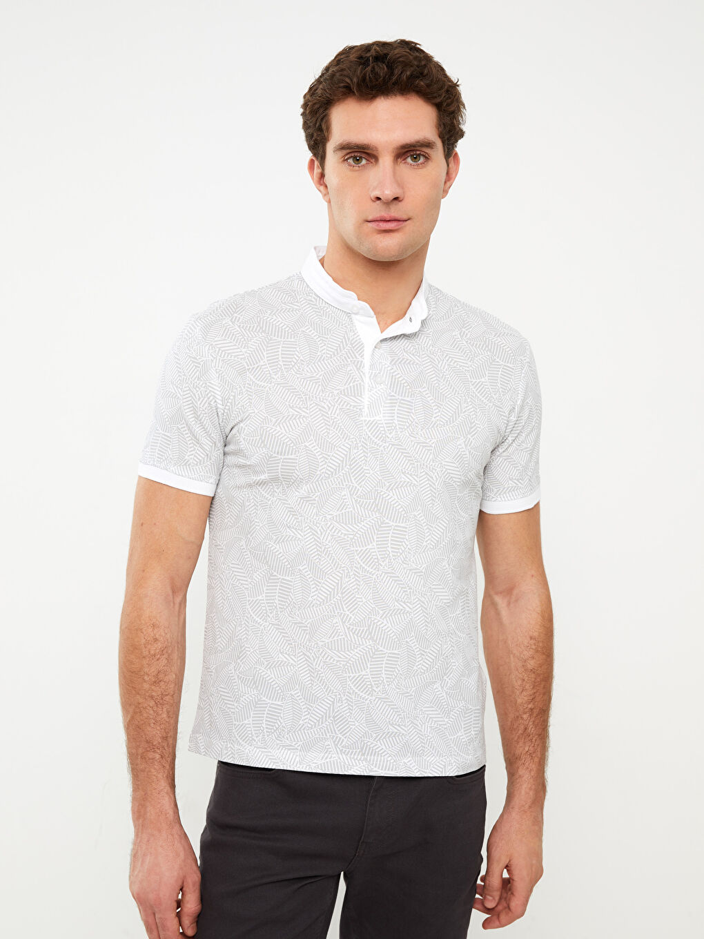 Beyaz Hakim Yaka Kısa Kollu Desenli Pike Erkek Tişört-1