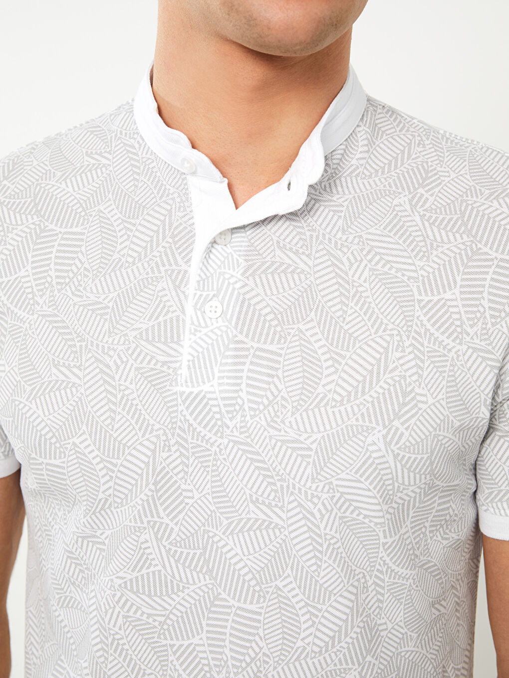 Beyaz Hakim Yaka Kısa Kollu Desenli Pike Erkek Tişört-3