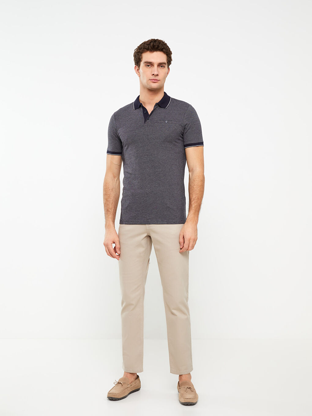 تي شيرت رجالي بياقة بولو وكم قصير منقوش-1