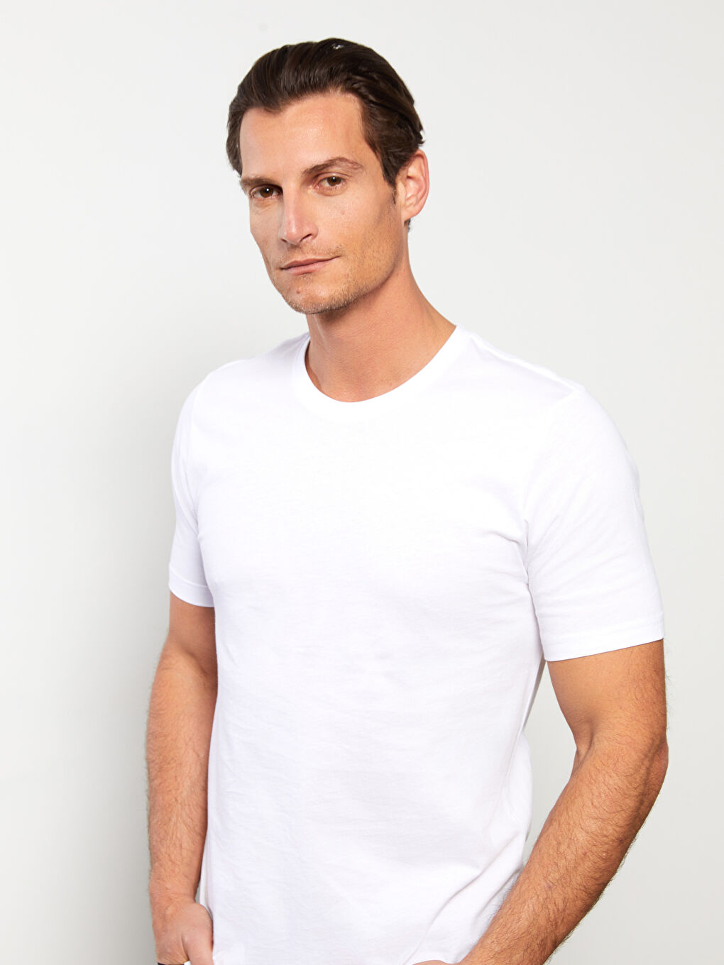 Beyaz Bisiklet Yaka Kısa Kollu Erkek Tişört