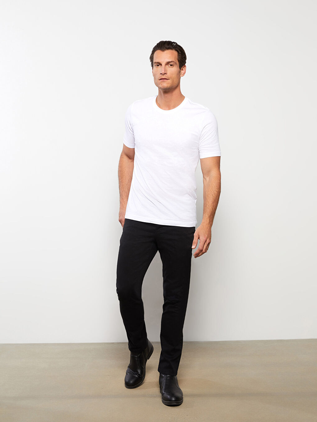 Beyaz Bisiklet Yaka Kısa Kollu Erkek Tişört-2