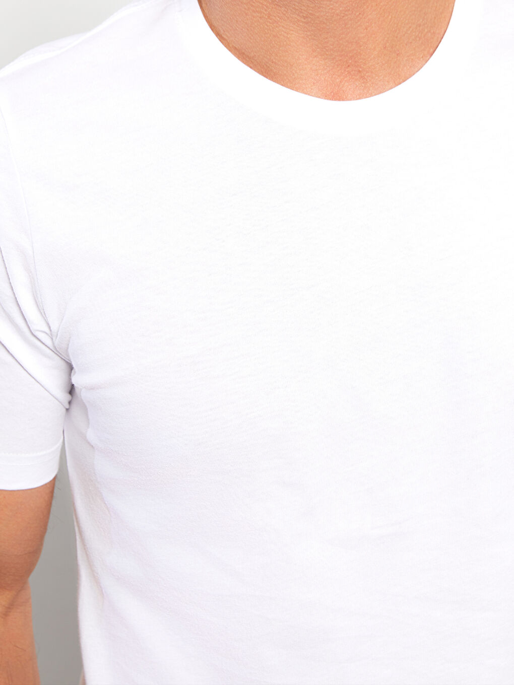 Beyaz Bisiklet Yaka Kısa Kollu Erkek Tişört-3