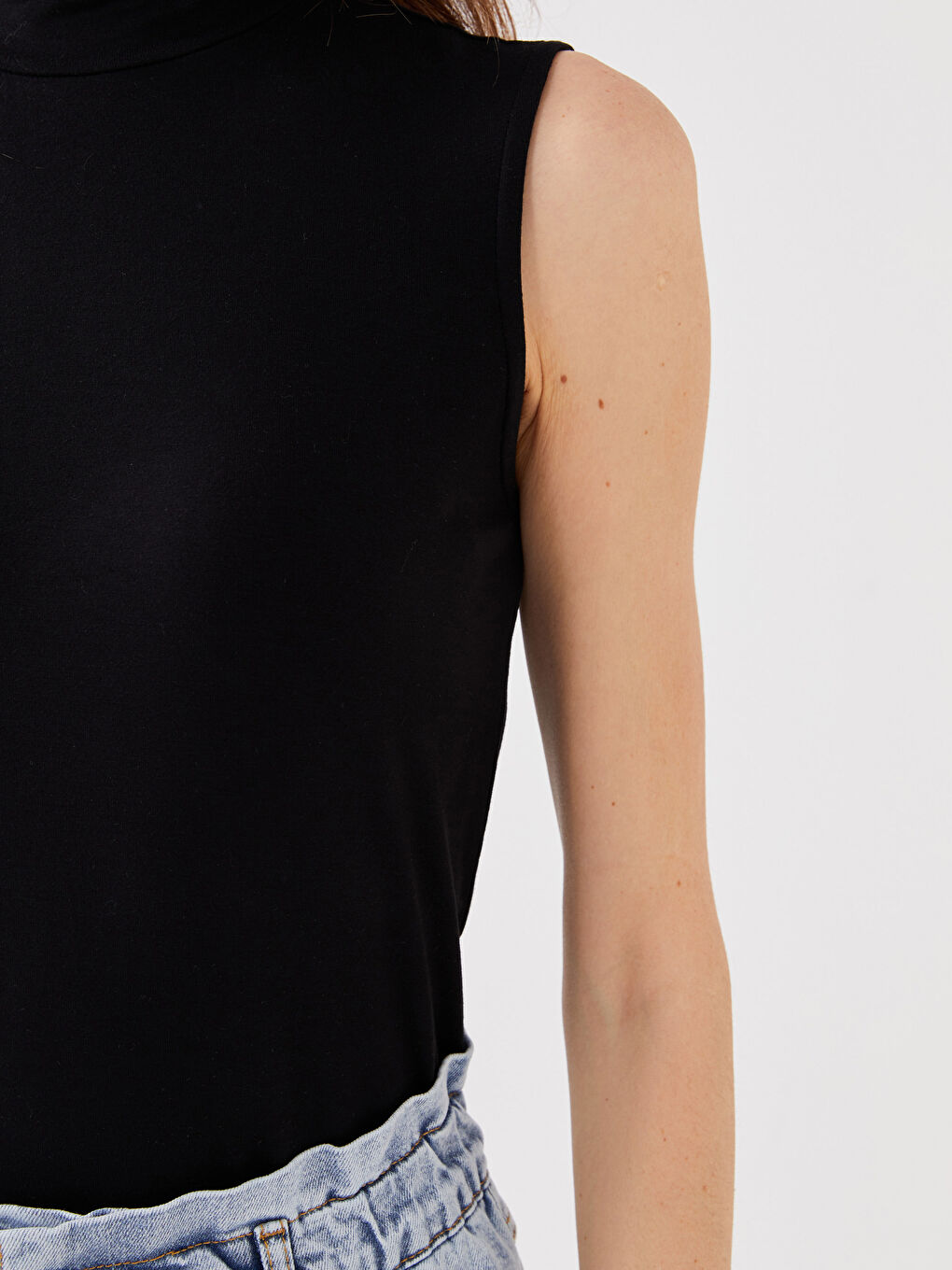 Siyah Kadın Dik Yaka Düz Atlet-3