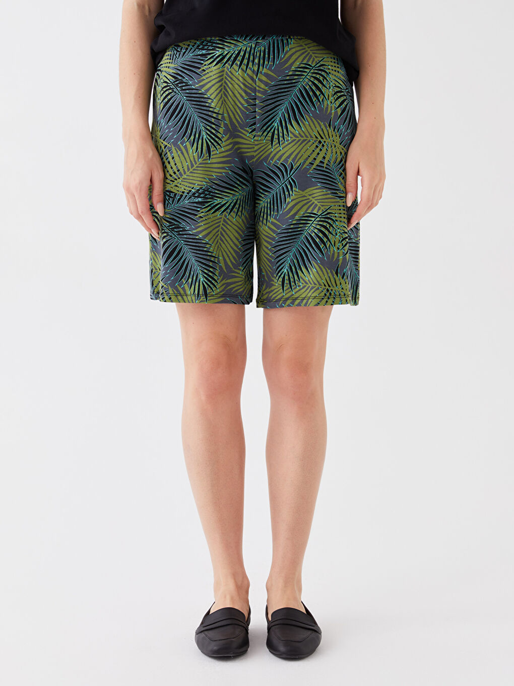 Women Elastic Waist Patterned Shorts -S3BD22Z8-LRR