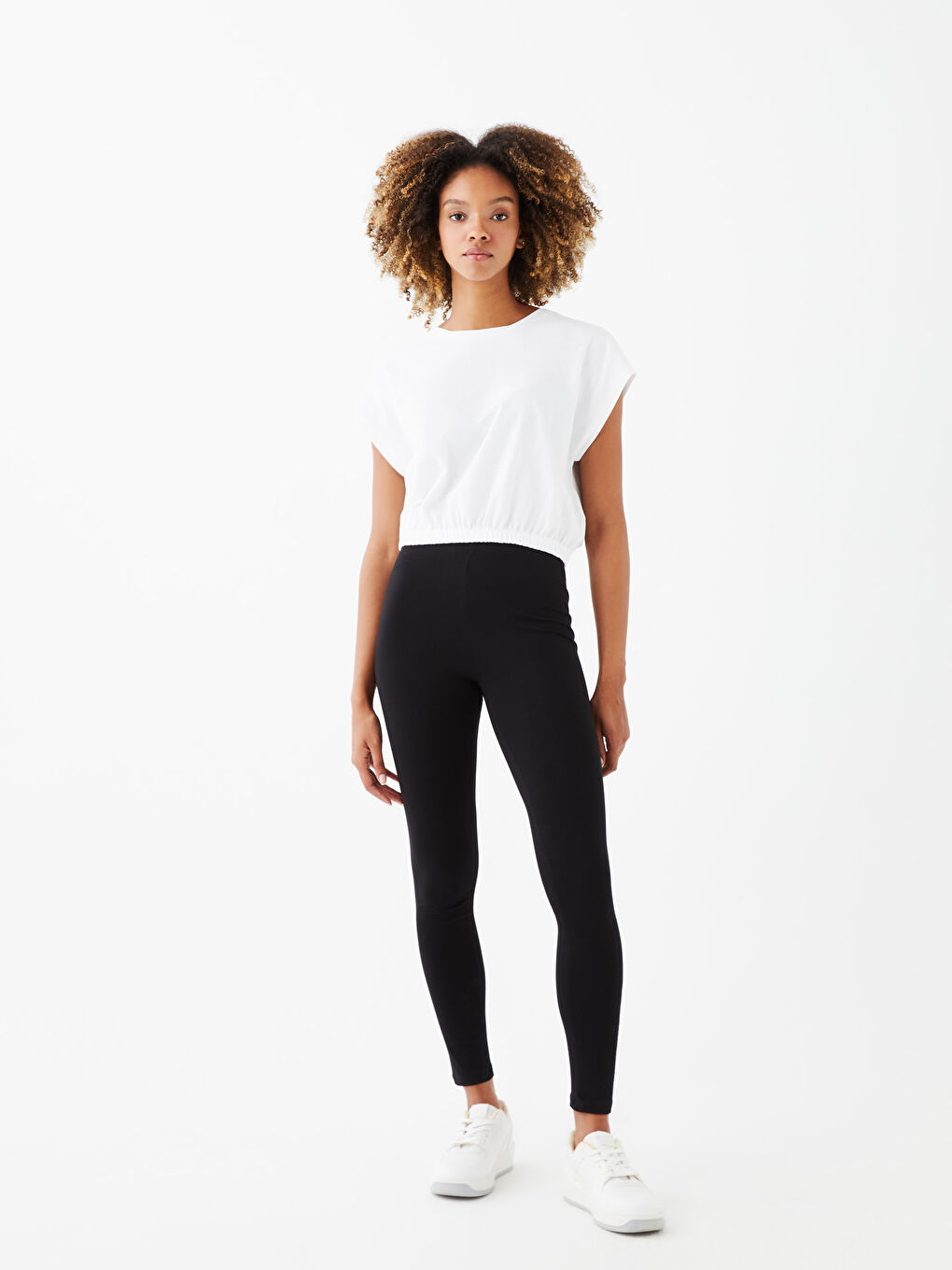 Beyaz Bisiklet Yaka Düz Kısa Kollu Kadın Tişört-3