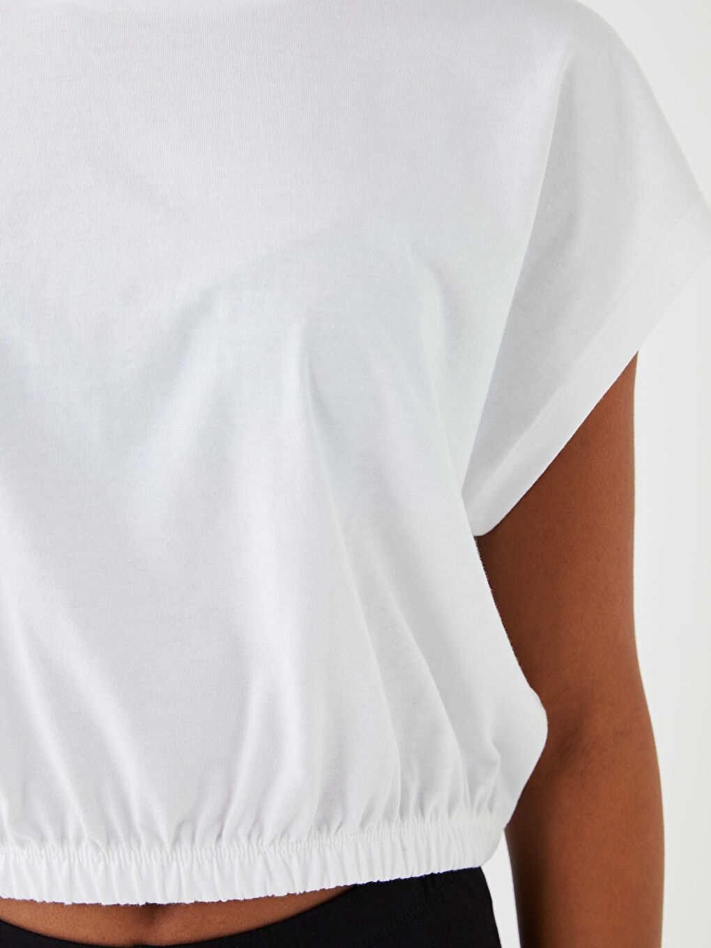 Beyaz Bisiklet Yaka Düz Kısa Kollu Kadın Tişört-4