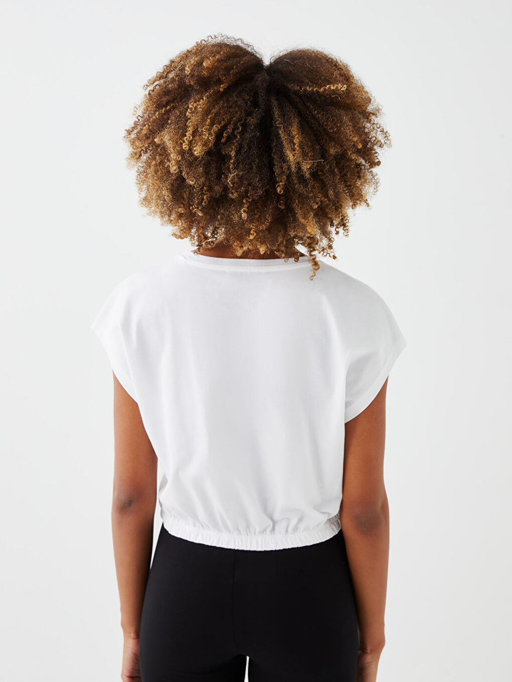 Beyaz Bisiklet Yaka Düz Kısa Kollu Kadın Tişört-5