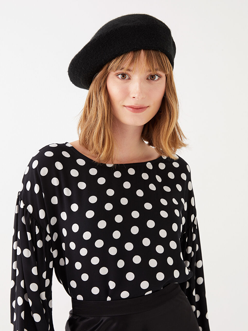 بلوزة بوبلين كم طويل بنقشة البولكا دوت بياقة دائرية للسيدات